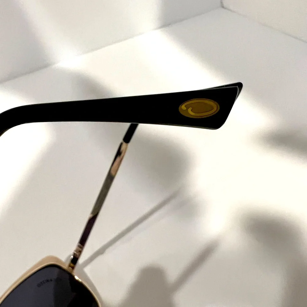 OSCAR BY OSCAR DE LA RENTA, METAL FRAME POLARIZED SUNGLASSES, SUPER NICE & CHIC
